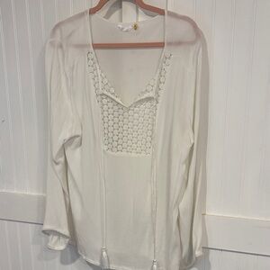 Kaktus Cream Lace Accent Blouse with share panel. Size XL.